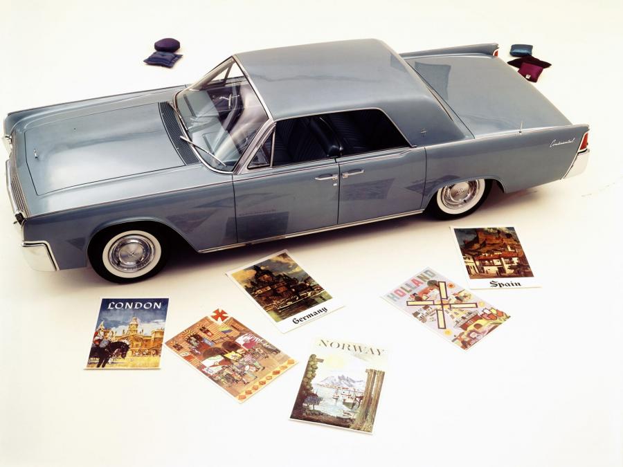  Lincoln Continental Sedan (53А) 1961 года  (фото 12 из 15)